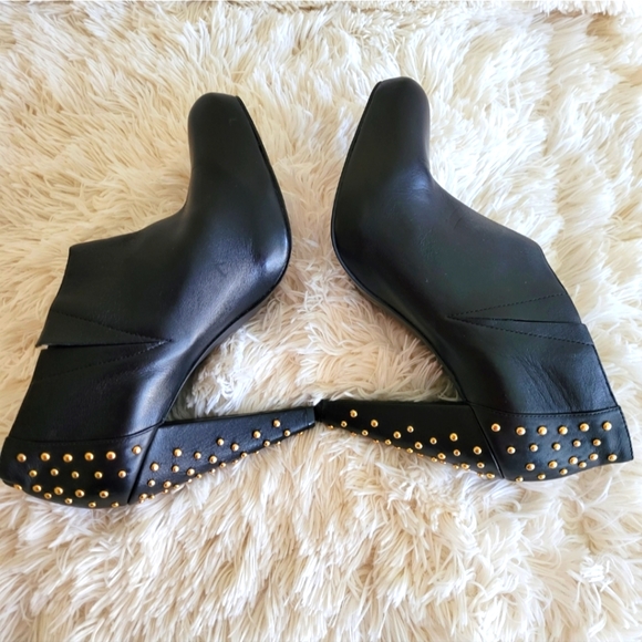 Steve Madden Black Clubbin Bootie w/Gold Studded Heels size 10M - Picture 2 of 10